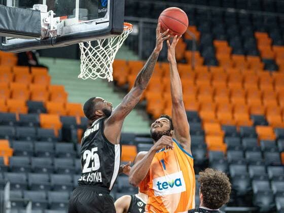 Jakarr Sampson (Virtus Bologna, 25), Christiano Felicio (Ratiopharm Ulm 01), GER, Ratiopharm Ulm vs. Virtus Segafredo Bologna, Basketball, EuroCup, Group B, 7DAYS, Spielzeit 2021 2022, 25.01.2022, GER, Ratiopharm Ulm vs. Virtus Segafredo Bologna, Basketball, EuroCup, Group B, 7DAYS, Spielzeit 2021 2022, 25.01.2022 Ulm Copyright: xEibner-Pressefoto SaschaxWaltherx EP_EER