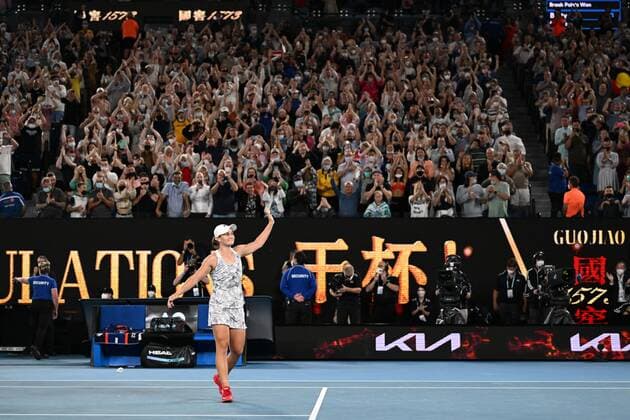Mandatory Credit: Photo by James Gourley Shutterstock (12778010dq) Ashleigh Barty celebrates victory in the Women s Singles Final Australian Open, Day Thirteen, Tennis, Melbourne Park, Melbourne, Australia - 29 Jan 2022 Australian Open, Day Thirteen, Tennis, Melbourne Park, Melbourne, Australia - 29 Jan 2022 Copyright: xJamesxGourley Shutterstockx 12778010dq