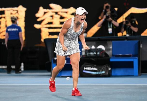 Mandatory Credit: Photo by James Gourley Shutterstock (12778010du) Ashleigh Barty celebrates victory in the Women s Singles Final Australian Open, Day Thirteen, Tennis, Melbourne Park, Melbourne, Australia - 29 Jan 2022 Australian Open, Day Thirteen, Tennis, Melbourne Park, Melbourne, Australia - 29 Jan 2022 Copyright: xJamesxGourley Shutterstockx 12778010du