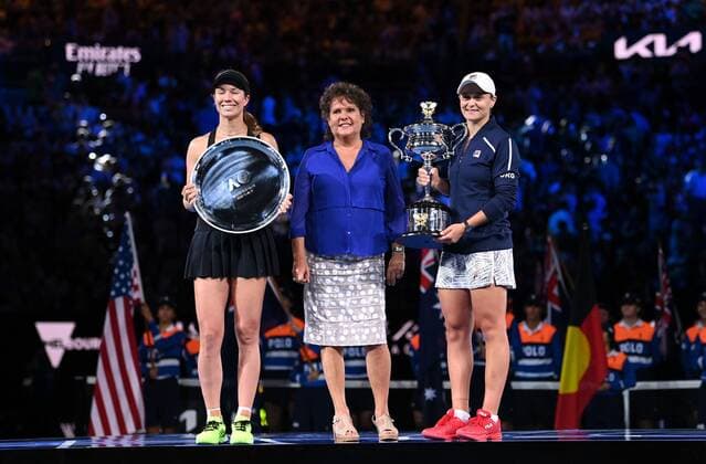 Mandatory Credit: Photo by James Gourley Shutterstock (12778010dy) Women s Singles champion Ashleigh Barty and runner-up Danielle Collins with Evonne Goolagong Cawley Australian Open, Day Thirteen, Tennis, Melbourne Park, Melbourne, Australia - 29 Jan 2022 Australian Open, Day Thirteen, Tennis, Melbourne Park, Melbourne, Australia - 29 Jan 2022 Copyright: xJamesxGourley Shutterstockx 12778010dy