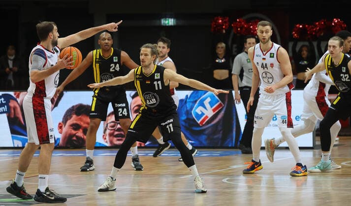 Tim Koch (Kirchheim 11), Bayer Giants Leverkusen vs. VfL Kirchheim Knights, Basketball, 2. Bundesliga, 22. Spieltag, 29.01.2022, Bayer Giants Leverkusen vs. VfL Kirchheim Knights, Basketball, 2. Bundesliga, 22. Spieltag, 29.01.2022, Foto: EIBNER Joerg Niebergall Leverkusen Copyright: xJoergxNiebergall Eibner-Pressefox EP_JNL