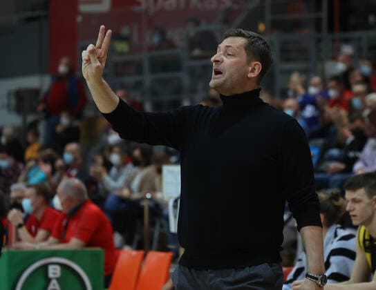 Kirchheims Coach Igor Perovic, Bayer Giants Leverkusen vs. VfL Kirchheim Knights, Basketball, 2. Bundesliga, 22. Spieltag, 29.01.2022, Bayer Giants Leverkusen vs. VfL Kirchheim Knights, Basketball, 2. Bundesliga, 22. Spieltag, 29.01.2022, Foto: EIBNER Joerg Niebergall Leverkusen Copyright: xJoergxNiebergall Eibner-Pressefox EP_JNL