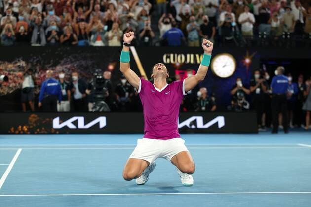Mandatory Credit: Photo by Ella Ling Shutterstock (12778014dy) Rafael Nadal celebrates victory in the Men s Singles final Australian Open, Day Fourteen, Tennis, Melbourne Park, Melbourne, Australia - 30 Jan 2022 Australian Open, Day Fourteen, Tennis, Melbourne Park, Melbourne, Australia - 30 Jan 2022 Copyright: xEllaxLing Shutterstockx 12778014dy