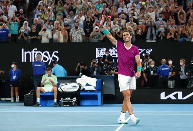 Mandatory Credit: Photo by Ella Ling Shutterstock (12778014ew) Rafael Nadal celebrates victory in the Men s Singles final Australian Open, Day Fourteen, Tennis, Melbourne Park, Melbourne, Australia - 30 Jan 2022 Australian Open, Day Fourteen, Tennis, Melbourne Park, Melbourne, Australia - 30 Jan 2022 Copyright: xEllaxLing Shutterstockx 12778014ew