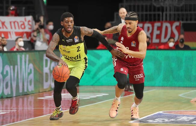 Zweikampf zwischen Sacar Anim (medi bayreuth, 2) und Nick Weiler-Babb (Bayern Basketball, 0) GER, FC Bayern Basketball vs. medi bayreuth, 1.Bundesliga, Saison 2021 2022, 30.01.2022, GER, FC Bayern Basketball vs. medi bayreuth, 1.Bundesliga, Saison 2021 2022, 30.01.2022, Muenchen Copyright: xEIBNER MarcelxEngelbrechtx EP_EER