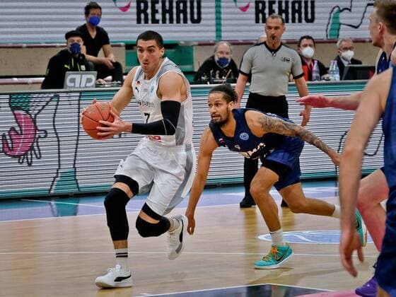 medi bayreuth - Parma Perm , Basketball, FIBA Europe Cup, Runde 2 , Spieltag 5, Spielzeit 2021 2022, 01.02.2022 7 Jalalpoor Philip (medi Bayreuth) 8 Jeremiah Hill (Parma Perm) medi bayreuth - Parma Perm , Basketball, FIBA Europe Cup, Runde 2, Spieltag 5, Spielzeit 2021 2022, 01.02.2022 Bayreuth Copyright: xEibner-Pressefoto ThorstenxOchsx EP_TOS