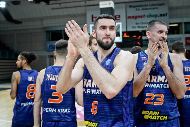 medi bayreuth - Parma Perm , Basketball, FIBA Europe Cup, Runde 2 , Spieltag 5, Spielzeit 2021 2022, 01.02.2022 23 Valery Likhodey (Parma Perm) 6 Eigirdas Zukauskas (Parma Perm) medi bayreuth - Parma Perm , Basketball, FIBA Europe Cup, Runde 2, Spieltag 5, Spielzeit 2021 2022, 01.02.2022 Bayreuth Copyright: xEibner-Pressefoto ThorstenxOchsx EP_TOS