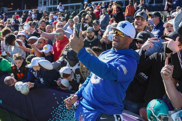 February 3, 2022: Seattle Seahawks quarterback Russell Wilson (3) taking selfies with the crowd during the NFC Pro Bowl Practice at Las Vegas Ballpark in Las Vegas, Nevada. CSM Las Vegas United States of America - ZUMAc04_ 20220203_zaf_c04_002 Copyright: xDarrenxLeex