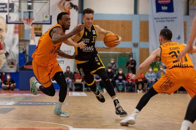 Ryan Mikesell (Tigers Tuebingen, 33)¨¨WIHA Panthers Schwenningen vs. Tigers Tuebingen, 2. Basketball, Bundesliga, Pro A, Barmer 2 Basketball, Spieltag 23, Spielzeit 2021 2022, 06.02.2022, ¨¨ Wiha Panthers Schwenningen - Tigers Tuebingen, Basketball, 2. Bundesliga, Barmer 2 Basketball, Spieltag 23, Spielzeit 2021 2022, 06.02.2022 Schwenningen Copyright: xDennisxDuddek xEibnerxPressefotox EP_DDK