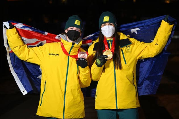 BEIJING WINTER OLYMPICS 2022, Tess Coady and Jakara Anthony of Australia pose for a photograph with their bronze and gold medals respectively, at Zhangjiakou, during the 2022 Beijing Winter Olympic Games, Olympische Spiele, Olympia, OS in Beijing, China, Monday, February 7, 2022. ( NO ARCHIVING, EDITORIAL USE ONLY, NO USE IN BOOKS WITHOUT CONSENT BEIJING HEBEI CHINA Copyright: xDANxHIMBRECHTSx 20220208001620998712