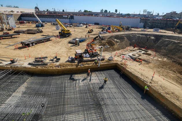 February 9, 2022, Los Angeles, California, USA: Construction crew works on the construction site of Intuit Dome, the NBA, Basketball Herren, USA Los Angeles Clippers future home, in Inglewood, Calif. on Wednesday, Feb. 9, 2022. Los Angeles USA - ZUMAc68_ 0150337679st Copyright: xRingoxChiux