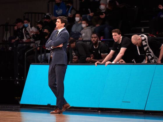 Pedro Calles (Hamburg Towers) Headcoach, Coach, Trainer Hamburg Towers vs. s.Oliver Wuerzburg, 1. Bundesliga, Basketball, easycredit BBL, edel-optics.de Arena, Spielzeit 2021 2022, 21.Spieltag, 11.02.2022 Foto:EIBNER Stephanie Zerbe Hamburg Towers vs. s.Oliver Wuerzburg, 1. Bundesliga, Basketball, easycredit BBL, Spielzeit 2021 2022, 21.Spieltag, 11.02.2022 Hamburg Copyright: xStephaniexZerbe xEibner-Pressefox EP_SZE