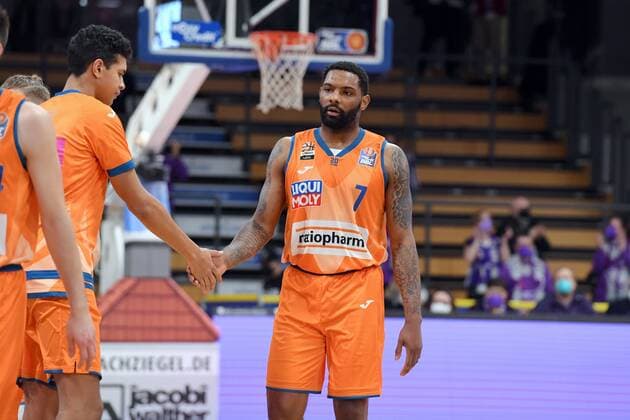 enttaeuscht, frustriert, Emotion; Sindarius Thornwell (Ratiopharm Ulm) , Basketball, Bundesliga, BBL, BG Goettingen - Ratiopharm Ulm , 12.02.2022, BG Goettingen - Ratiopharm Ulm, Basketball, Bundesliga, GER, BBL, 12.02.2022 Goettingen Copyright: xEibner-Pressefotox-xRolandxSippelx