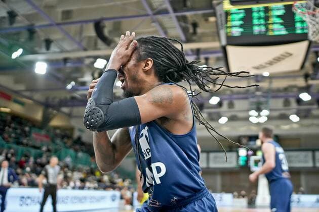 medi bayreuth - MLP Heidelberg , Basketball, Bundesliga, BBL, Spieltag 21, Spielzeit 2021 2022, 13.02.2022 3 Lowery, Robert (MLP Heidelberg) 19 Sajus Martynas (medi Bayreuth) medi bayreuth - MLP Heidelberg , Basketball, Bundesliga, BBL, Spieltag 21, Spielzeit 2021 2022, 13.02.2022 Bayreuth Copyright: xEibner-Pressefoto ThorstenxOchsx EP_TOS