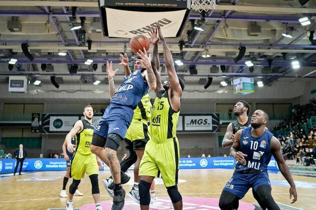 medi bayreuth - MLP Heidelberg , Basketball, Bundesliga, BBL, Spieltag 21, Spielzeit 2021 2022, 13.02.2022 15 Geist, Jordan (MLP Heidelberg) 2 Anim Sacar (medi Bayreuth) 15 Allen Terry (medi Bayreuth) medi bayreuth - MLP Heidelberg , Basketball, Bundesliga, BBL, Spieltag 21, Spielzeit 2021 2022, 13.02.2022 Bayreuth Copyright: xEibner-Pressefoto ThorstenxOchsx EP_TOS