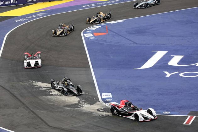 Pascal Wehrlein (GER) Porsche 99x Electric vor Edoardo Mortara (SWI) Mercedes Benz IQ Silver Arrow (Venturi), Andre Lotterer (GER) TAG Heuer Porsche, Jean-Eric Vergne (FRA) und Antonio Felix da Costa (POR), DS Techeetah, Formel E Weltmeisterschaft, Saison 8, Mexiko- City E- Prix, 12.02.2022, MEX, Doppelsieg, erster Sieg, Rennen