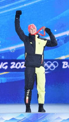 (220213) -- ZHANGJIAKOU, Feb. 13, 2022 -- Bronze medalist Karl Geiger of Germany poses during the awarding ceremony of Ski jumping, Skispringen, Ski, nordisch men s large hill individual at Zhangjiakou Medals Plaza of the Winter Olympics in Zhangjiakou, north China s Hebei Province, Feb. 13, 2022. ) (BEIJING2022)CHINA- ZHANGJIAKOU-OLYMPIC Winter games, Winterspiele,Spiele, Summer games AWARDING CEREMONY (CN) DaixTianfang