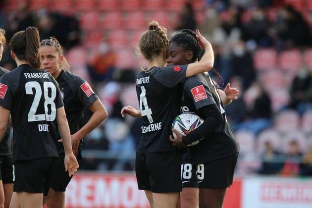 13.02.2022, xcex, GER, Frauenfussball, 1. Bundesliga, DIE LIGA, FLYERALARM Frauen-Bundesliga Saison 2021 2022, Spieltag 14, SGE, 1. FC Koeln - Eintracht Frankfurt Frauen, Torjubel, Jubel, goal celebration Eintracht Frankfurt, Sophia Kleinherne, Nicole Anyomi (SGE) DFL regulations prohibit any use of photographs as image sequences and or quasi-video