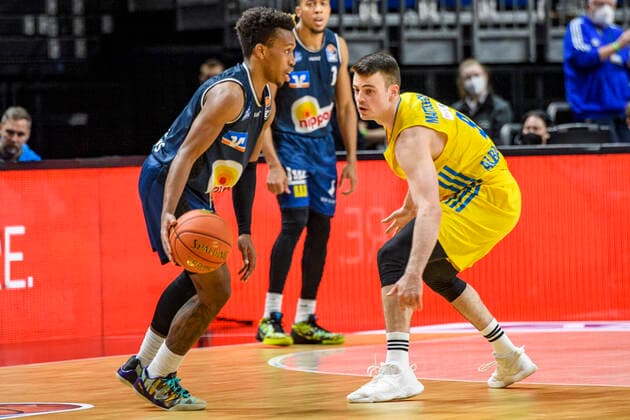 v.l. T. J. Shorts (HAKRO Merlins Crailsheim, 0), Jonas Mattisseck (Alba Berlin, 09), GER, Alba Berlin vs HAKRO Merlins Crailsheim, BBL, Basketball - 1 Bundesliga - Maenner, 21. Spieltag, Saison 2021 2022, 13.02.2022, GER, Alba Berlin vs HAKRO Merlins Crailsheim, BBL, Basketball - Bundesliga - Maenner, 21. Spieltag, Saison 2021 2022, 13.02.2022, Berlin Copyright: xEibner-Pressefoto UwexKochx EP_UKH
