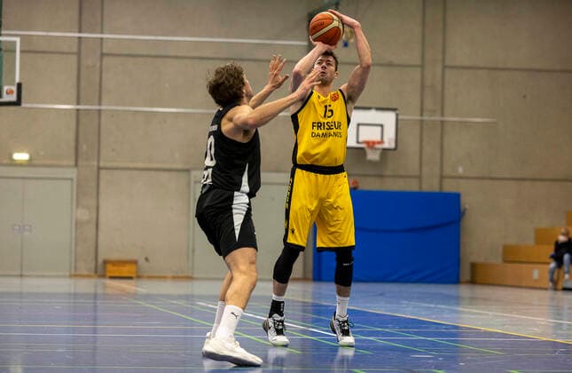 Rouven Haenig (SV 03 Tigers Tuebingen, 15)¨¨SV 03 Tigers Tuebingen vs. TSG Reutlingen Ravens, 1. Regionalliga, 1. Regionalliga Suedwest, 15. Spieltag, Spielzeit 2021 2022, 13.02.2022, ¨¨ SV 03 Tigers Tuebingen - TSG Reutlingen Ravens, 1. Regionalliga, 1. Regionalliga Suedwest, 15. Spieltag, Spielzeit 2021 2022, 13.02.2022 Tuebingen Copyright: xDennisxDuddek xEibnerxPressefotox EP_DDK