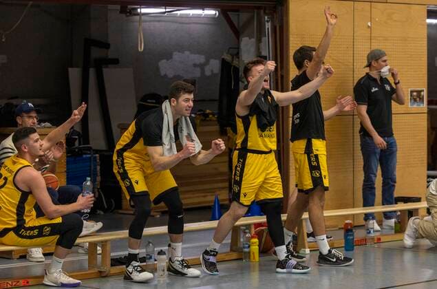 Nico Hihn (SV 03 Tigers Tuebingen, 22), Rouven Haenig (SV 03 Tigers Tuebingen, 15), Daniel Zacek (SV 03 Tigers Tuebingen, 6)¨¨SV 03 Tigers Tuebingen vs. TSG Reutlingen Ravens, 1. Regionalliga, 1. Regionalliga Suedwest, 15. Spieltag, Spielzeit 2021 2022, 13.02.2022, ¨¨ SV 03 Tigers Tuebingen - TSG Reutlingen Ravens, 1. Regionalliga, 1. Regionalliga Suedwest, 15. Spieltag, Spielzeit 2021 2022, 13.02.2022 Tuebingen Copyright: xDennisxDuddek xEibnerxPressefotox EP_DDK