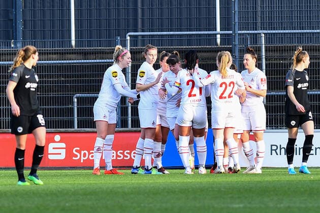Adriana Achcinska (FC Köln, 9) erzielt das Tor zum 1:0, Treffer, Torerfolg, Action, Aktion, Spielszene, jubeln über ein Tor, Jubel, Torjubel, Torerfolg, celebrate the goal, goal, celebration, Jubel ueber das Tor, optimistisch, Action, Aktion, 13.02.2022, Köln (Deutschland), Fussball, Flyeralarm Frauen-Bundesliga, 1. FC Köln - Eintracht Frankfurt, Fussball, Flyeralarm Frauen-Bundesliga, 1. FC Köln - Eintracht Frankfurt, DFB DFL REGULATIONS PROHIBIT ANY USE OF PHOTOGRAPHS AS IMAGE SEQUENCES AND OR QUASI-VIDEO. xmhx