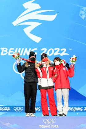 OLYMPICS - Winter Olympic Games, Olympische Spiele, Olympia, OS Beijing 2022 BEIJING,CHINA,15.FEB.22 - OLYMPICS, SNOWBOARDING - Winter Olympic Games Beijing 2022, Big Air, ladies, award ceremony. Image shows Zoi Sadowski Synnott (NZL), Anna Gasser (AUT) and Kokomo Murase (JPN). Keywords: medal. GEPAxpictures xPatrickxSteiner