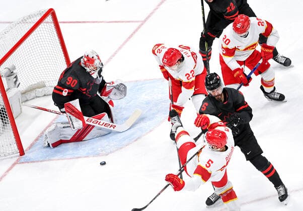 (220215) -- BEIJING, Feb. 15, 2022 -- Athletes vie for the puck during the Ice hockey, Eishockey men s qualification play-off of Beijing 2022 Winter Olympics between Canada and China at Wukesong Sports Centre, in Beijing, capital of China, Feb. 15, 2022. ) (BEIJING2022)CHINA-BEIJING-OLYMPIC Winter games, Winterspiele,Spiele, Summer games ICE HOCKEY-MEN S QUALIFICATION PLAY-OFF-CAN VS CHN (CN) LixZiheng