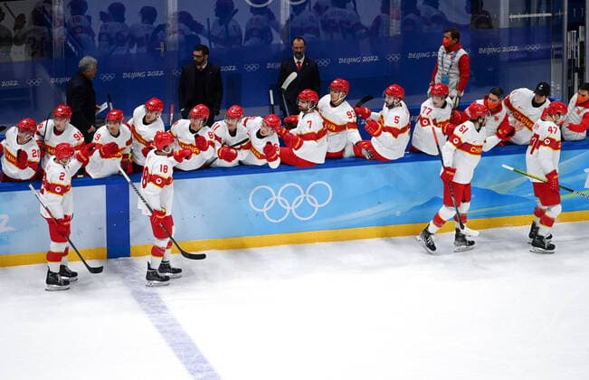 (220215) -- BEIJING, Feb. 15, 2022 -- Athletes of China celebrate during the Ice hockey, Eishockey men s qualification play-off of Beijing 2022 Winter Olympics between Canada and China at Wukesong Sports Centre, in Beijing, capital of China, Feb. 15, 2022. ) (BEIJING2022)CHINA-BEIJING-OLYMPIC Winter games, Winterspiele,Spiele, Summer games ICE HOCKEY-MEN S QUALIFICATION PLAY-OFF-CAN VS CHN (CN) LixZiheng
