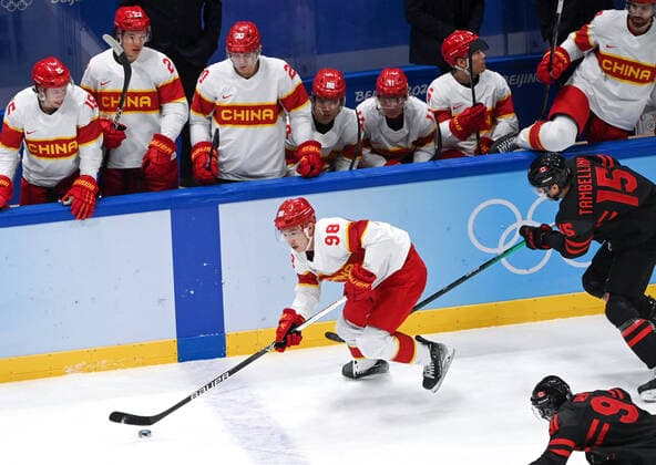 (220215) -- BEIJING, Feb. 15, 2022 -- Ying Rudi (1st L) of China controls the puck during the Ice hockey, Eishockey men s qualification play-off of Beijing 2022 Winter Olympics between Canada and China at Wukesong Sports Centre, in Beijing, capital of China, Feb. 15, 2022. ) (BEIJING2022)CHINA-BEIJING-OLYMPIC Winter games, Winterspiele,Spiele, Summer games ICE HOCKEY-MEN S QUALIFICATION PLAY-OFF-CAN VS CHN (CN) LixZiheng