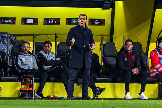 Giovanni Van Bronckhorst (Glasgow Rangers FC, Chef-Trainer) gestikuliert, Gestik, GER, Borussia Dortmund BVB vs. Glasgow Rangers FC, K.-o.-Runden-Play-off, Europa League, Spielzeit 2021 2022, 17.02.2022, DFB DFL regulations prohibit any use of photographs as image sequences and or quasi-video., GER, Borussia Dortmund BVB vs. Glasgow Rangers FC, K.-o.-Runden-Play-off, Europa League, Spielzeit 2021 2022, 17.02.2022 Dortmund Copyright: xEibner-Pressefoto GabrielxBoiax EP_EEP