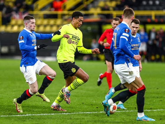 Jude Bellingham (Borussia Dortmund BVB, 22) am Ball, in Aktion, Einzelaktion, GER, Borussia Dortmund BVB vs. Glasgow Rangers FC, K.-o.-Runden-Play-off, Europa League, Spielzeit 2021 2022, 17.02.2022, DFB DFL regulations prohibit any use of photographs as image sequences and or quasi-video., GER, Borussia Dortmund BVB vs. Glasgow Rangers FC, K.-o.-Runden-Play-off, Europa League, Spielzeit 2021 2022, 17.02.2022 Dortmund Copyright: xEibner-Pressefoto GabrielxBoiax EP_EEP