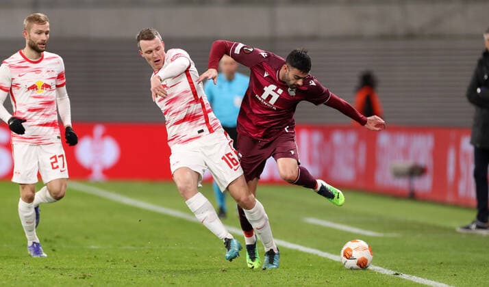 RB Leipzig - San Sebastian 17.02.2022 Leipzig, 17.02.2022, Red Bull Arena, Fussball, UEFA EURO, EM, Europameisterschaft,Fussball League, Ko Runde PlayOff, Hinspiel , RB Leipzig vs. Real Sociedad San Sebastian , Im Bild von links; Konrad Laimer (27, RB Leipzig), Lukas Klostermann (16, RB Leipzig), Diego Rico (15, San Sebastian). , UEFA regulations prohibit any use of photographs as image sequences and or quasi-video.