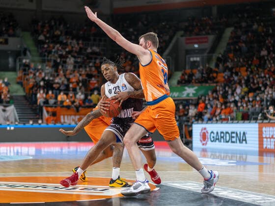 Philipp Herkenhoff (Ratiopharm Ulm 14), Desi Rodriguez (s.Oliver Wuerzburg 23), GER, Ratiopharm Ulm vs. s.Oliver Wuerzburg, Basketball, Bundesliga, easycredit, 12. Spieltag, Spielzeit 2021 2022, 18.02.2022, GER, Ratiopharm Ulm vs. s.Oliver Wuerzburg, Basketball, Bundesliga, easycredit, 12. Spieltag, Spielzeit 2021 2022, 18.02.2022 Ulm Copyright: xEibner-Pressefoto SaschaxWaltherx EP_EER
