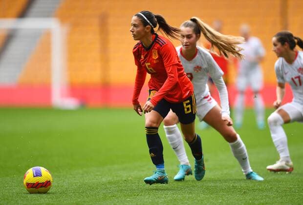 Mandatory Credit: Photo by Anna Gowthorpe Shutterstock (12819430h) Aitana Bonmatí of Spain Spain Women v Canada Women, Arnold Clark Cup 2022, Football, Molineux, Wolverhampton, UK - 23 Feb 2022 EDITORIAL USE ONLY No use with unauthorised audio, video, data, fixture lists, club league logos or live services. Online in-match use limited to 120 images, no video emulation. No use in betting, games or single club league player publications. Spain Women v Canada Women, Arnold Clark Cup 2022, Football, Molineux, Wolverhampton, UK - 23 Feb 2022 EDITORIAL USE ONLY No use with unauthorised audio, video, data, fixture lists, club league logos or live services. Online in-match use limited to 120 images, no video emulation. No use in betting, games or single club league player publications. Copyright: xAnnaxGowthorpe Shutterstockx 12819430h