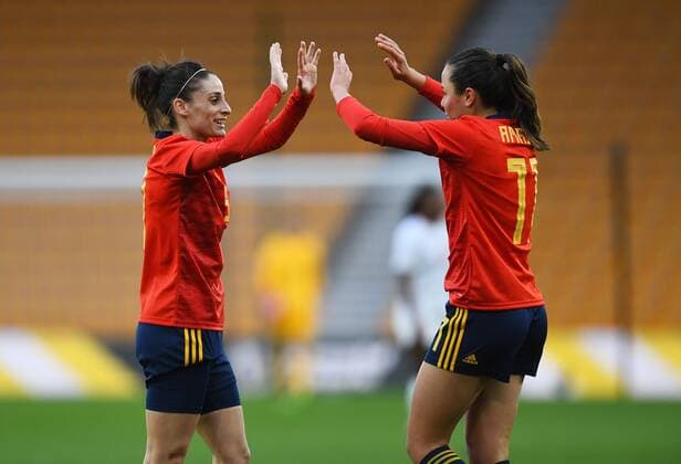 Mandatory Credit: Photo by Anna Gowthorpe Shutterstock (12819430bt) Esther González and Amaiur Sarriegi of Spain celebrate at full time Spain Women v Canada Women, Arnold Clark Cup 2022, Football, Molineux, Wolverhampton, UK - 23 Feb 2022 EDITORIAL USE ONLY No use with unauthorised audio, video, data, fixture lists, club league logos or live services. Online in-match use limited to 120 images, no video emulation. No use in betting, games or single club league player publications. Spain Women v Canada Women, Arnold Clark Cup 2022, Football, Molineux, Wolverhampton, UK - 23 Feb 2022 EDITORIAL USE ONLY No use with unauthorised audio, video, data, fixture lists, club league logos or live services. Online in-match use limited to 120 images, no video emulation. No use in betting, games or single club league player publications. Copyright: xAnnaxGowthorpe Shutterstockx 12819430bt