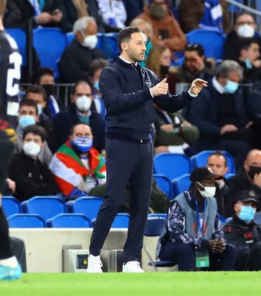San Sebastian - RB Leipzig 24.02.2022 Donostia-San Sebastian, 24.02.2022, Estadio Anoeta, Fussball, UEFA Europa League, Play Off Rueckspiel , Real Sociedad San Sebastian (ESP) vs. RB Leipzig (GER) , Im Bild: Trainer Domenico Tedesco, RB Leipzig , UEFA regulations prohibit any use of photographs as image sequences and or quasi-video ,