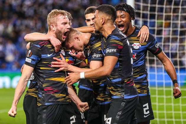 Sport Bilder des Tages Tor, Torjubel, zum 0:1 durch Willi Orban (RB Leipzig, 04, ESP, Real Sociedad vs. RB Leipzig, UEFA Europa League Play-Offs, Spielzeit 2021 2022, 24.02.2022, DFB DFL regulations prohibit any use of photographs as image sequences and or quasi-video., ESP, Real Sociedad vs. RB Leipzig, UEFA Europa League Play-Offs, Spielzeit 2021 2022, 24.02.2022 San Sebastian Copyright: xEibner-Pressefoto GabrielxBoiax EP_EEP