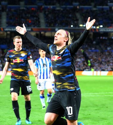 San Sebastian - RB Leipzig 24.02.2022 Donostia-San Sebastian, 24.02.2022, Estadio Anoeta, Fussball, UEFA Europa League, Play Off Rueckspiel , Real Sociedad San Sebastian (ESP) vs. RB Leipzig (GER) , Im Bild: Tor für RB Leipzig. Emil Forsberg (10, RB Leipzig) trifft zum 1:3 per Handelfmeter und jubelt. , UEFA regulations prohibit any use of photographs as image sequences and or quasi-video ,