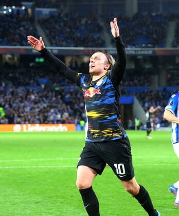 San Sebastian - RB Leipzig 24.02.2022 Donostia-San Sebastian, 24.02.2022, Estadio Anoeta, Fussball, UEFA Europa League, Play Off Rueckspiel , Real Sociedad San Sebastian (ESP) vs. RB Leipzig (GER) , Im Bild: Tor für RB Leipzig. Emil Forsberg (10, RB Leipzig) trifft zum 1:3 per Handelfmeter und jubelt. , UEFA regulations prohibit any use of photographs as image sequences and or quasi-video ,