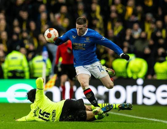 Mandatory Credit: Photo by Luke Nickerson Rangers FC Shutterstock (12821152ao) Rangers Forward Ryan Kent jumps over a challenge from Borussia Dortmund Defender Mats Hummels Rangers v Borussia Dortmund, UEFA Europa League, Play-offs, Second Leg, Football, Ibrox Stadium, Glasgow, UK - 24 Feb 2022 Rangers v Borussia Dortmund, UEFA Europa League, Play-offs, Second Leg, Football, Ibrox Stadium, Glasgow, UK - 24 Feb 2022 Copyright: xLukexNickerson RangersxFC Shutterstockx 12821152ao