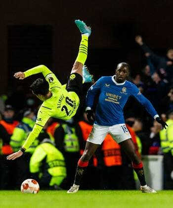 Mandatory Credit: Photo by Luke Nickerson Rangers FC Shutterstock (12821152aq) Borussia Dortmund Midfielder Reinier falls over Rangers Midfielder Glen Kamara Rangers v Borussia Dortmund, UEFA Europa League, Play-offs, Second Leg, Football, Ibrox Stadium, Glasgow, UK - 24 Feb 2022 Rangers v Borussia Dortmund, UEFA Europa League, Play-offs, Second Leg, Football, Ibrox Stadium, Glasgow, UK - 24 Feb 2022 Copyright: xLukexNickerson RangersxFC Shutterstockx 12821152aq