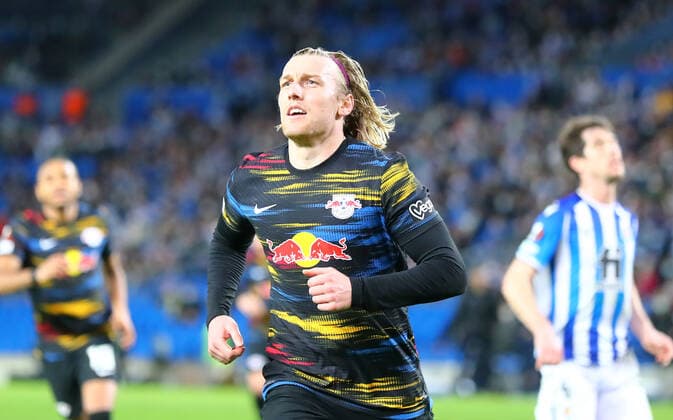 San Sebastian - RB Leipzig 24.02.2022 Donostia-San Sebastian, 24.02.2022, Estadio Anoeta, Fussball, UEFA Europa League, Play Off Rueckspiel , Real Sociedad San Sebastian (ESP) vs. RB Leipzig (GER) 1:3 (0:1) , Im Bild: Tor für RB Leipzig. Emil Forsberg (10, RB Leipzig) trifft zum 1:3 per Handelfmeter und jubelt. , UEFA regulations prohibit any use of photographs as image sequences and or quasi-video ,