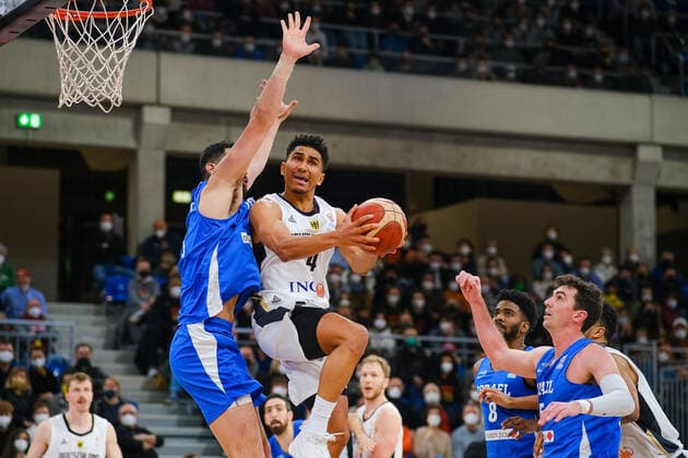 Maodo Lo (Deutschland, 4) beim Wurf GER, Deutschland vs. Israel, Basketball, World Cup Qualifers, 28.02.2022, GER, Deutschland vs. Israel, Basketball, World Cup Qualifiers, 28.02.2022 Heidelberg Copyright: xEibner-Pressefotox EP_EER