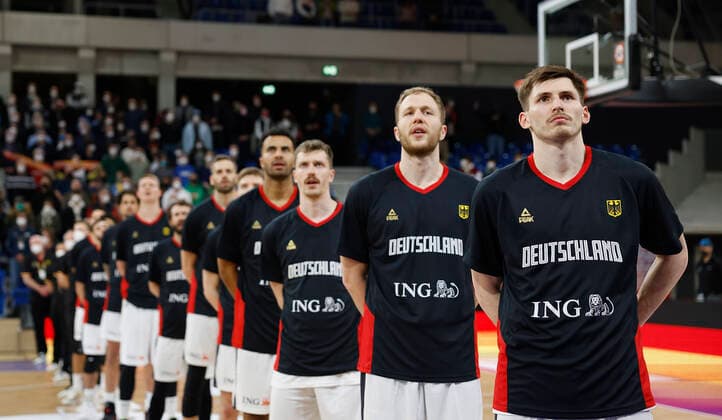 28.02.2022, Germany vs. Israel, FIBA Basketball World Cup Qualifiers, Group D, GER, Heidelberg, SNP dome, Picture: The German players at the national anthem, front to back, David Kraemer (Germany), Christian Sengfelder (Germany), Andreas Obst (Germany), Johannes Thiemann (Germany), Justus Hollatz (Germany), Jonas Wohlfarth-Bottermann (Germany), Bastian Doreth (Germany), Robin Benzing (Germany), Michael Kessens (Germany), Maximilian DiLeo (Germany), Maodo Lo (Germany) Copyright: HMBxMedia xHeikoxBecker