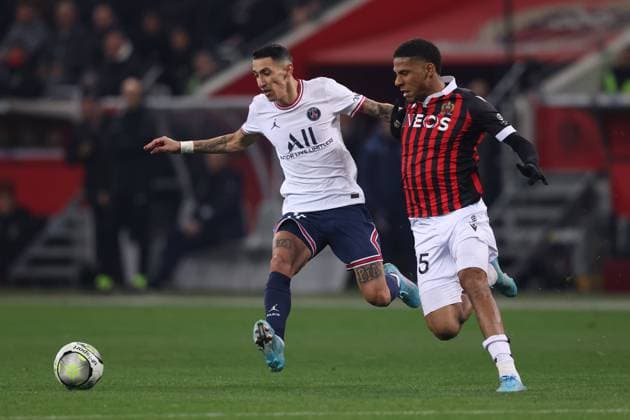 Fußball, OGC Nizza - Paris St. Germain Nice, France, 5th March 2022. Angel Di Maria of PSG and Jean-Clair Todibo of OGC Nice race for the ball during the Uber Eats Ligue 1 match at Allianz Riviera Stadium, Nice. Picture credit should read: Jonathan Moscrop Sportimage EDITORIAL USE ONLY. No use with unauthorised audio, video, data, fixture lists, club league logos or live services. Online in-match use limited to 120 images, no video emulation. No use in betting, games or single club league player publications. SPI-1565-0008