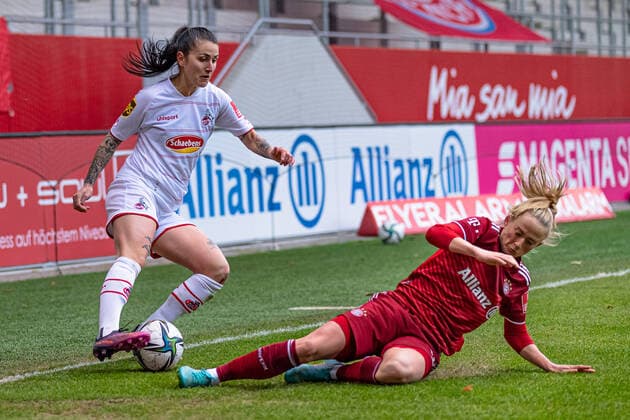 Francesca Calo (1. FC Köln, 2) und Lea Schueller (FC Bayern Muenchen Frauen, 11). FC Bayern Muenchen Frauen gegen 1. FC Koeln, Fussball, Frauen-Bundesliga, 15. Spieltag, Saison 2021 2022, 06.03.2022. (DFL DFB REGULATIONS PROHIBIT ANY USE OF PHOTOGRAPHS as IMAGE SEQUENCES and or QUASI-VIDEO). FC Bayern Muenchen Frauen gegen 1. FC Koeln, Fussball, Frauen-Bundesliga, 15. Spieltag, Saison 2021 2022, 06.03.2022 Muenchen Copyright: xEibnerxPressefotox xHeikexFeinerx EP_HFR