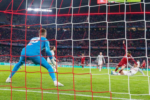 Faul an Robert Lewandowski (FC Bayern Muenchen, 09), zum Elfmeter zum Tor zum 1:0, Hintertor, GER, FC Bayern Muenchen vs. FC Red Bull Salzburg, Fussball, Champions League, Achtelfinale, Rueckspiel, Spielzeit 2021 2022, 08.03.2022, GER, FC Bayern Muenchen vs. FC Red Bull Salzburg, Fussball, Champions League, Achtelfinale, Rueckspiel, Spielzeit 2021 2022, 08.03.2022 Muenchen Copyright: xEibner-Pressefoto SaschaxWaltherx EP_EER