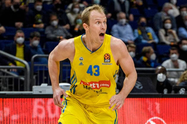 Luke Sikma (Alba Berlin, 43), Freisteller, ueberrascht, erfreut, GER, Basketball, Alba Berlin vs Olympiakos Piraeus (Stats Turkish Airlines EuroLeague 2021 22), Saison 2021 2022, 10.03.2022, Basketball - Alba Berlin vs Olympiakos Piraeus (Stats Turkish Airlines EuroLeague 2021 22), Spiel, 10.03.2022, Berlin Copyright: xEibner-Pressefoto UwexKochx EP_UKH