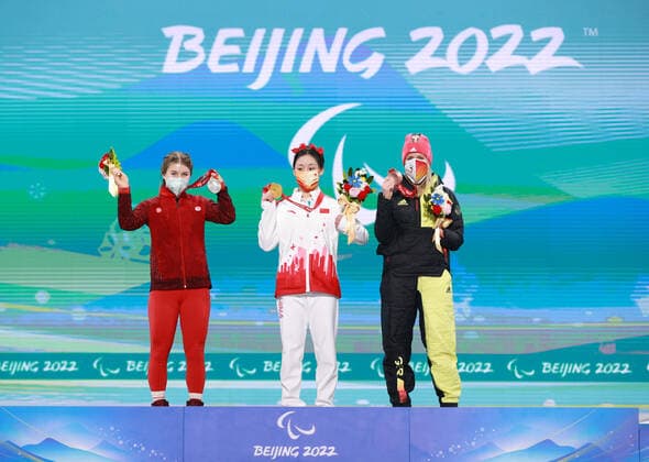 (220311) -- BEIJING, March 11, 2022 -- Silver medalist Mollie Jepsen of Canada, gold medalist Zhang Mengqiu of China and bronze medalist Andrea Rothfuss of Germany (from L to R) pose on the podium during the awarding ceremony for the Para Alpine Skiing Women s Giant Slalom Standing of Beijing 2022 Paralympic Winter games, Winterspiele,Spiele, Summer games at Yanqing Medals Plaza in Yanqing District, Beijing, capital of China, March 11, 2022. ) (SP)CHINA-BEIJING-WINTER PARALYMPICS-PARA ALPINE SKIING-WOMEN S GIANT SLALOM-AWARDING CEREMONY(CN) LuoxYuan